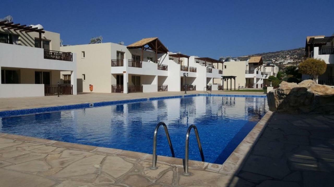 Vanessa 2 Bedroom Apartment Paphos Luaran gambar